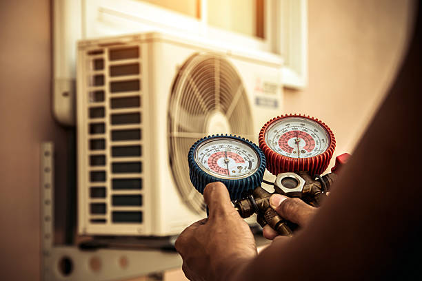 Professional Hvac technician working in North Hollywood, CA
